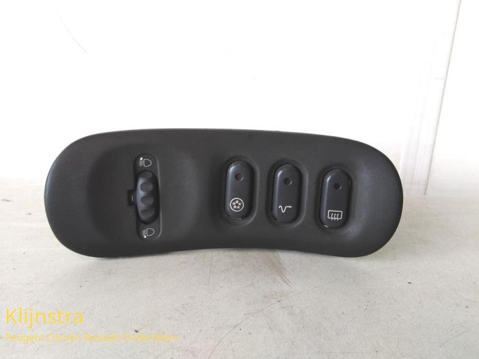 Rear window heating switch from a Renault Espace (JE) 3.0i V6 RXT 1998