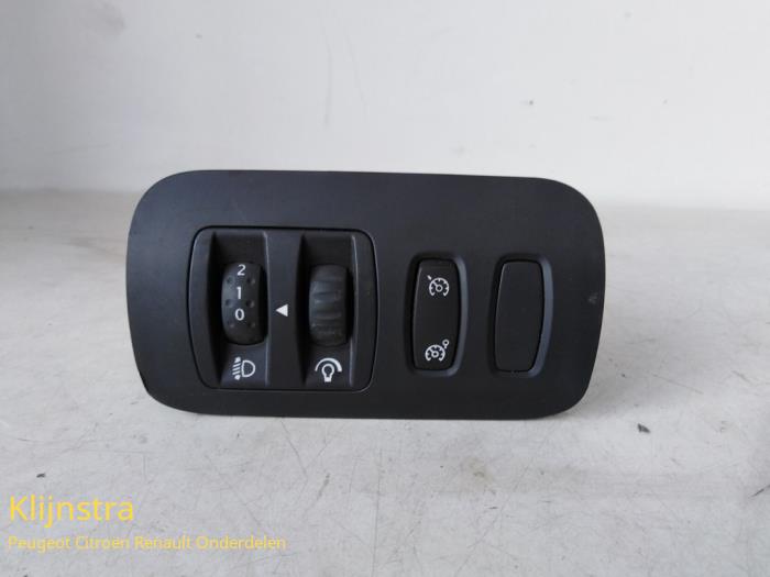 Używane Sciemniacz kokpitowy Renault Megane II Grandtour (KM) 1.5 dCi 80 Cena na żądanie oferowane przez Fa. Klijnstra & Zn. VOF