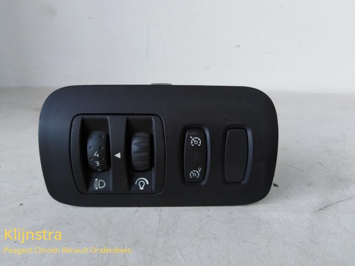 Używane Sciemniacz kokpitowy Renault Megane II Grandtour (KM) 1.5 dCi 100 Cena na żądanie oferowane przez Fa. Klijnstra & Zn. VOF