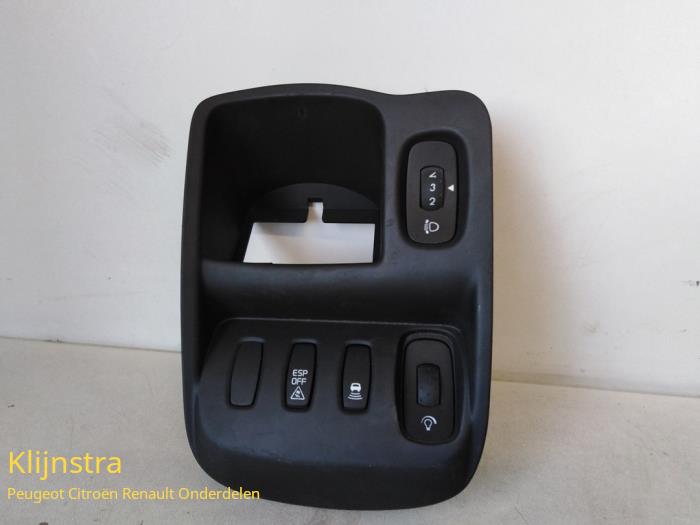 Usados Interruptor PDC Renault Espace (JK) 2.2 dCi 16V Precio de solicitud ofrecido por Fa. Klijnstra & Zn. VOF