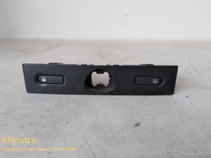 Used Rear window heating switch Renault Clio Price on request offered by Fa. Klijnstra & Zn. VOF