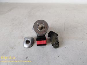Usagé Kit serrure cylindre (complet) Renault Modus/Grand Modus (JP) 1.6 16V Prix sur demande proposé par Fa. Klijnstra & Zn. VOF