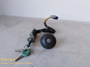 Used Fuel cap Renault Twingo (C06) 1.2 SPi Phase I Price on request offered by Fa. Klijnstra & Zn. VOF