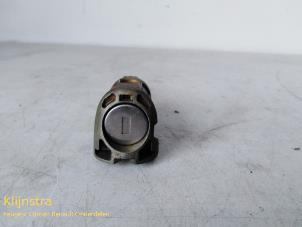 Used Door lock cylinder, left Renault Laguna II (BG) 1.9 dCi 120 Price on request offered by Fa. Klijnstra & Zn. VOF