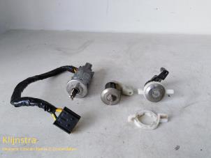 Used Set of cylinder locks (complete) Renault Clio Price on request offered by Fa. Klijnstra & Zn. VOF
