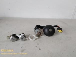 Used Set of cylinder locks (complete) Renault Clio II (BB/CB) 1.2 16V Price on request offered by Fa. Klijnstra & Zn. VOF