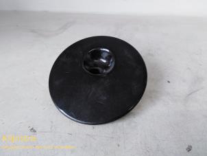 Used Tank cap cover Renault Clio (B/C57/357/557/577) 1.2 RL,RN Kat. Price on request offered by Fa. Klijnstra & Zn. VOF