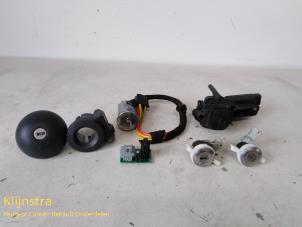 Used Set of cylinder locks (complete) Renault Clio II (BB/CB) 1.2 Price on request offered by Fa. Klijnstra & Zn. VOF