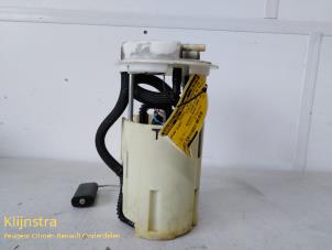 Usados Bomba de gasolina Renault Laguna II (BG) 1.8 16V Precio de solicitud ofrecido por Fa. Klijnstra & Zn. VOF