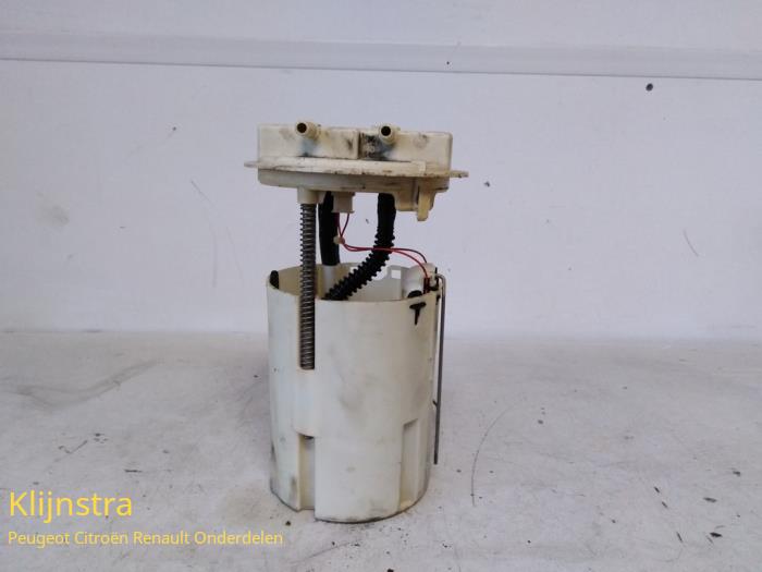 Used Petrol pump Renault Laguna Price on request offered by Fa. Klijnstra & Zn. VOF