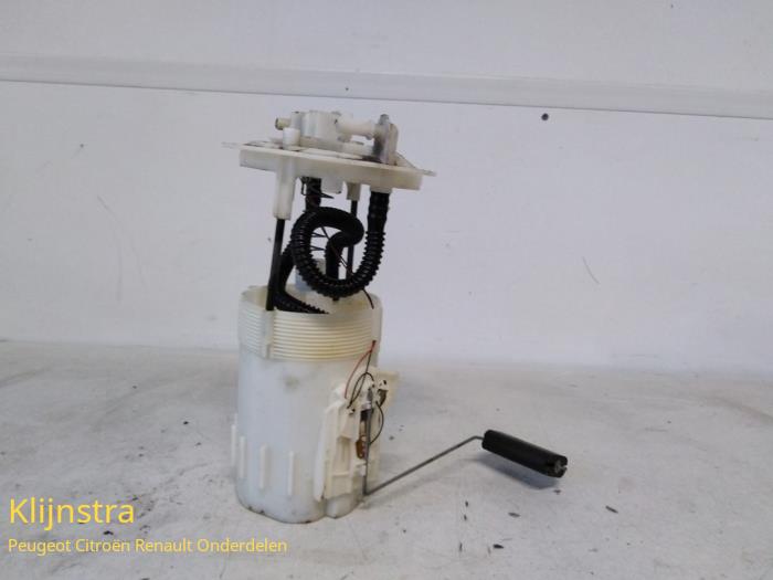 Used Petrol pump Renault Laguna Price on request offered by Fa. Klijnstra & Zn. VOF
