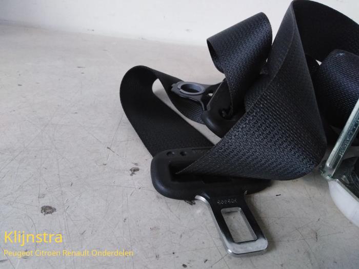 Rear seatbelt, right from a Peugeot 108 1.0 12V 2016