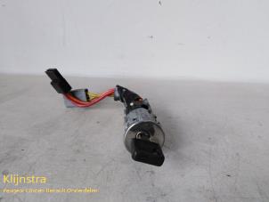Used Ignition lock + key Renault Espace (J/S6) 2.2 i Price on request offered by Fa. Klijnstra & Zn. VOF