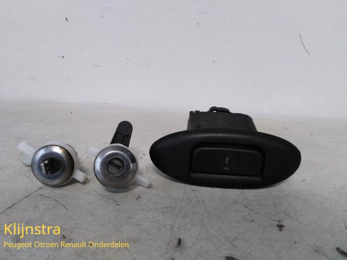 Set of locks Renault Megane Classic 1.6 16V 7701469992