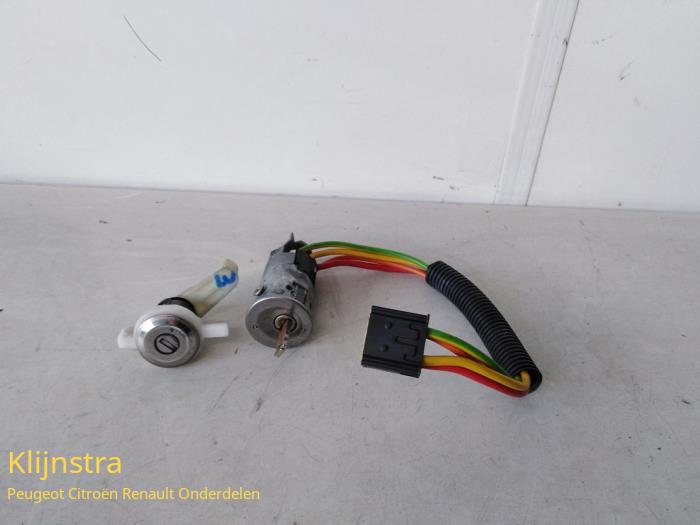 Gebrauchte Schlossset Renault Scénic I (JA) 1.6 16V Preis auf Anfrage angeboten von Fa. Klijnstra & Zn. VOF