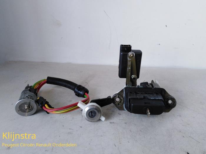 Gebrauchte Schlossset Renault Megane Break/Grandtour (KA) 1.9 dCi Preis auf Anfrage angeboten von Fa. Klijnstra & Zn. VOF