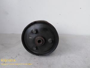 Used Power steering pump Renault Megane Coupé (DA) 1.6i Price on request offered by Fa. Klijnstra & Zn. VOF