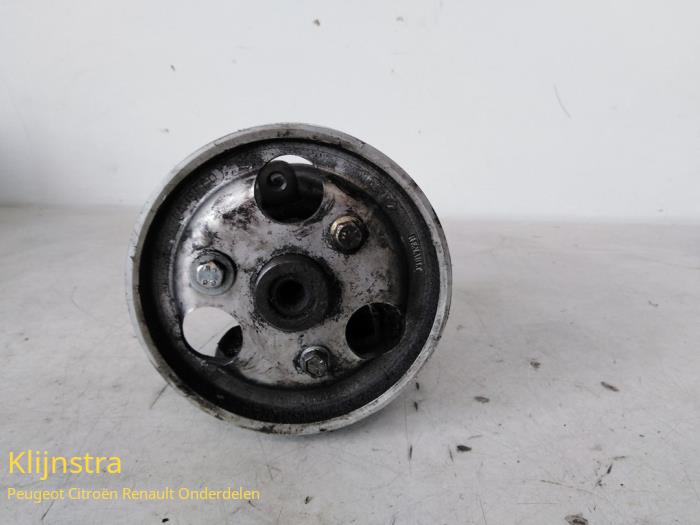 Usagé Pompe de direction Renault Clio II (BB/CB) 1.4 Prix sur demande proposé par Fa. Klijnstra & Zn. VOF