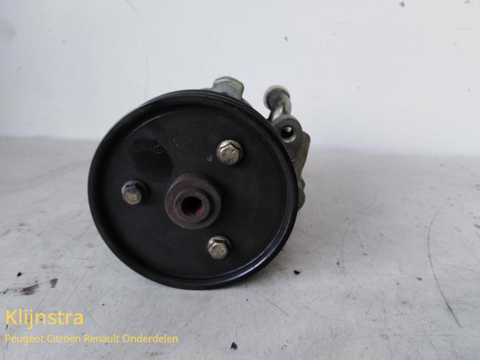 Power steering pump from a Renault Megane Scenic 2002