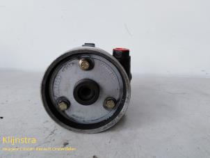 Used Power steering pump Renault Scénic I (JA) 1.6 16V Price on request offered by Fa. Klijnstra & Zn. VOF
