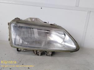 Used Headlight, right Renault Laguna I (B56) 1.8 Price on request offered by Fa. Klijnstra & Zn. VOF