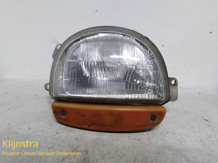 Headlight, right from a Renault Twingo (C06) 1.2 1998