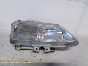 Used Headlight, right Renault Laguna I Grandtour (K56) 2.0S 16V Price on request offered by Fa. Klijnstra & Zn. VOF