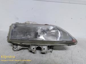 Used Headlight, right Renault Laguna I (B56) 1.8 Price on request offered by Fa. Klijnstra & Zn. VOF