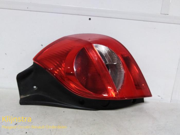 Taillight, right from a Renault Clio III (BR/CR) 1.5 dCi 70 2006