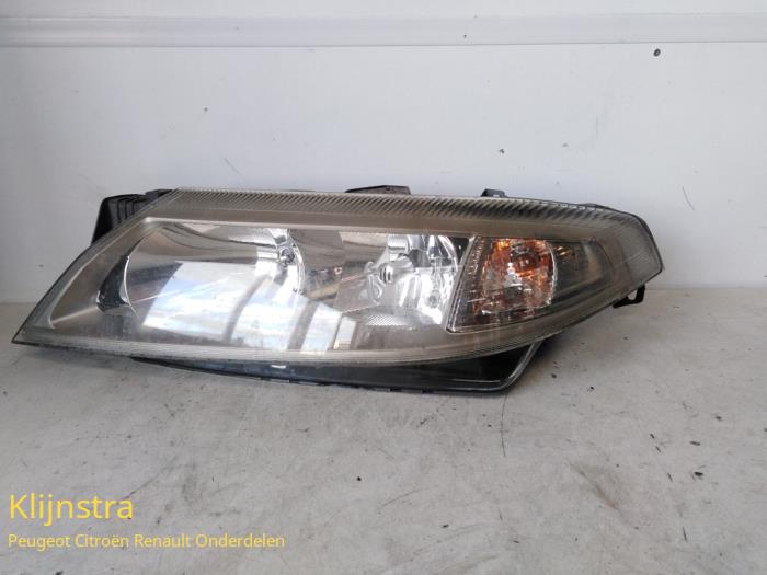 Używane Reflektor lewy Renault Laguna II Grandtour (KG) 1.9 dCi 120 Cena na żądanie oferowane przez Fa. Klijnstra & Zn. VOF