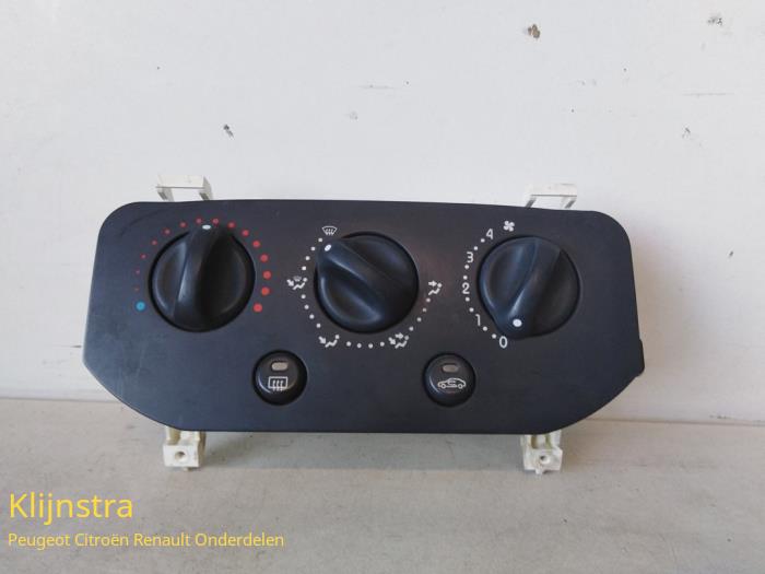 Heater control panel from a Renault Clio II Societe (SB) 1.9D 2000