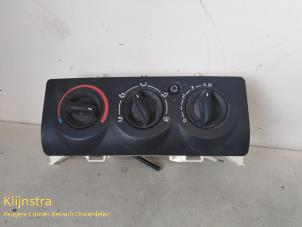 Usados Panel de control de calefacción Renault Clio II (BB/CB) 1.2 16V Precio de solicitud ofrecido por Fa. Klijnstra & Zn. VOF