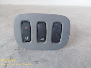 Used Central locking switch Renault Twingo II (CN) 1.2 Price on request offered by Fa. Klijnstra & Zn. VOF