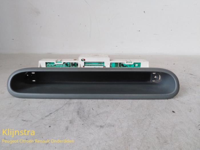 Begagnade Innerdisplay Renault Twingo (C06) 1.2 16V Pris € 39,99 Marginaltabell erbjuds av Fa. Klijnstra & Zn. VOF