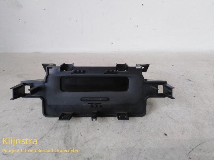 Begagnade Innerdisplay Renault Megane II CC (EM) 1.9 dCi 120 Pris på förfrågan erbjuds av Fa. Klijnstra & Zn. VOF