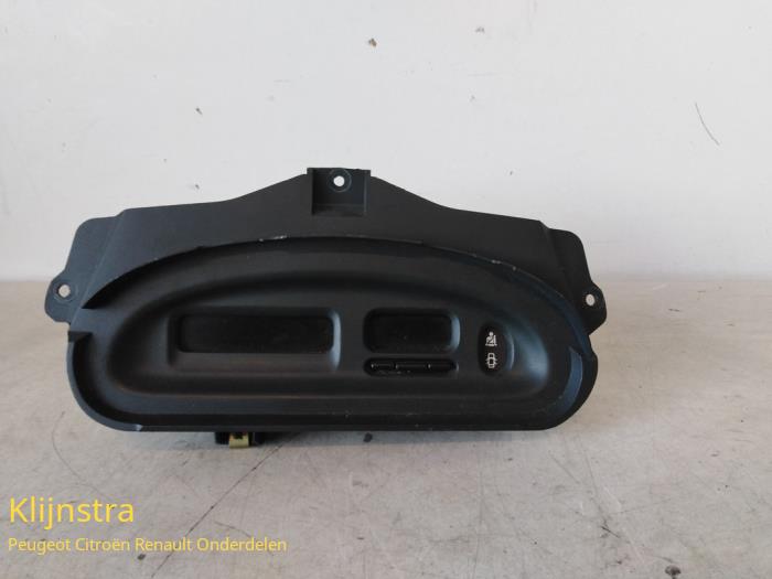 Used Interior display Renault Megane Price € 65,00 Margin scheme offered by Fa. Klijnstra & Zn. VOF