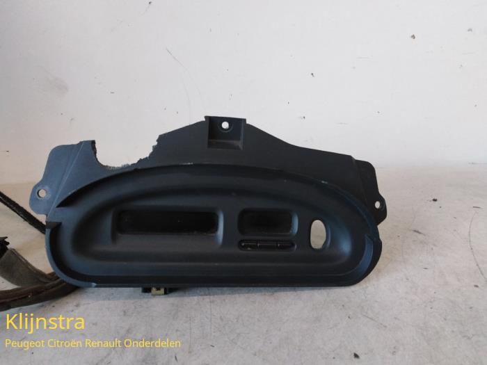 Used Interior display Renault Megane Coupé (DA) 1.6i Price on request offered by Fa. Klijnstra & Zn. VOF