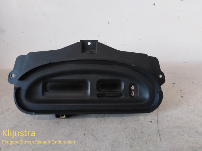 Begagnade Innerdisplay Renault Megane Pris € 45,00 Marginaltabell erbjuds av Fa. Klijnstra & Zn. VOF