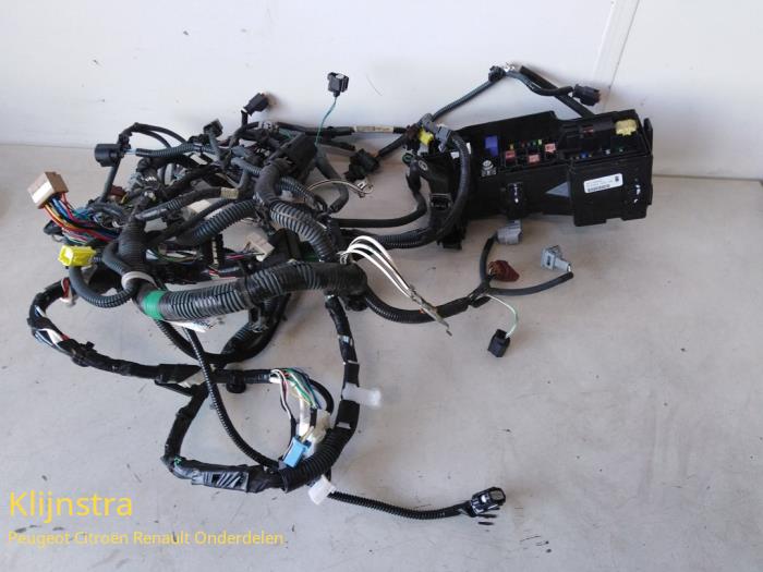 Begagnade Kablage Peugeot 108 1.0 12V Pris på förfrågan erbjuds av Fa. Klijnstra & Zn. VOF