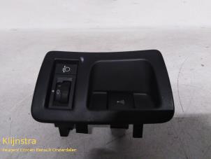 Used AIH headlight switch Peugeot 607 (9D/U) 2.2 HDi 16V FAP Price on request offered by Fa. Klijnstra & Zn. VOF