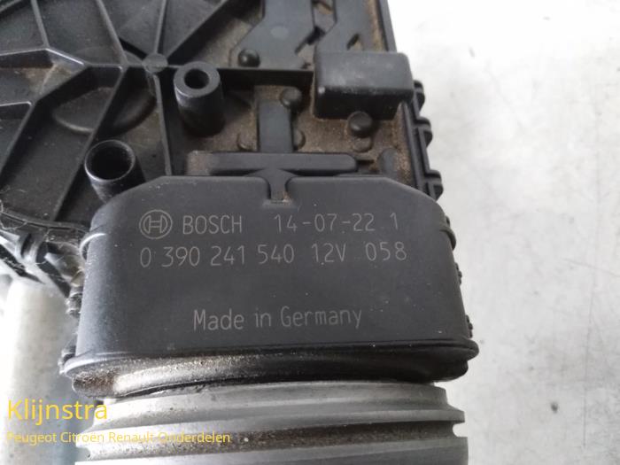 Front wiper motor from a Peugeot 2008 (CU)  2014