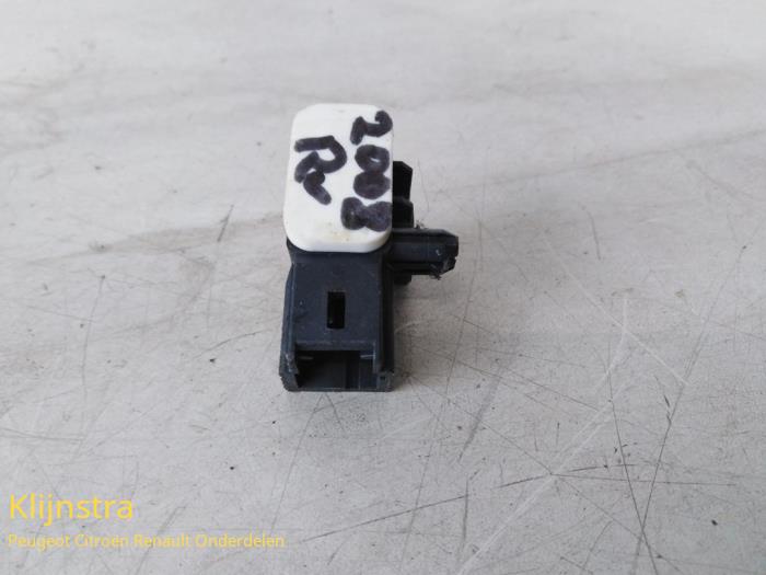 Gebrauchte Airbag Sensor Peugeot 2008 (CU) Preis auf Anfrage angeboten von Fa. Klijnstra & Zn. VOF