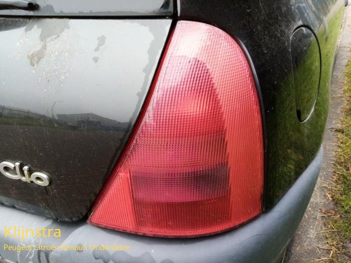 Taillight, right from a Renault Clio II (BB/CB) 1.6 1999