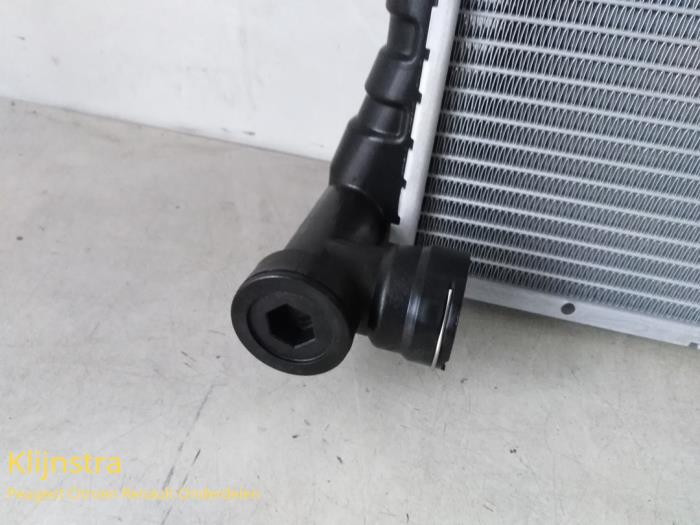 Radiator from a Peugeot 605 (6B)  1995
