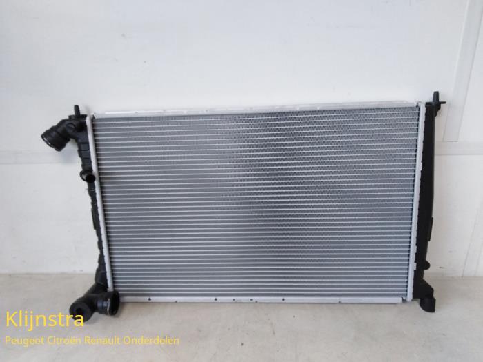Radiator from a Peugeot 605 (6B)  1995