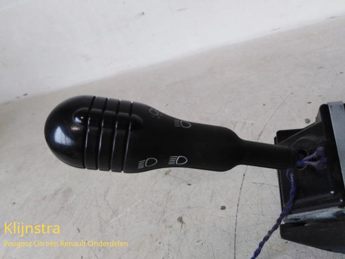 Steering column stalk from a Renault Twingo (C06) 1.2 1999