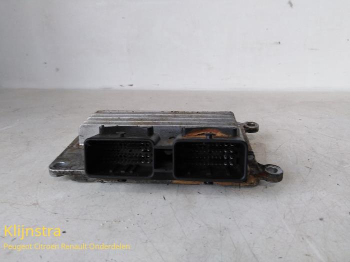 Used Automatic gearbox computer Renault Clio II (BB/CB) 1.2 16V Price on request offered by Fa. Klijnstra & Zn. VOF