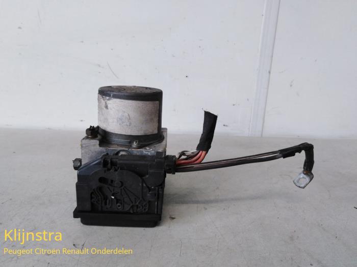 Begagnade ABS-pump Renault Scénic II (JM) 2.0 16V Pris € 99,00 Marginaltabell erbjuds av Fa. Klijnstra & Zn. VOF
