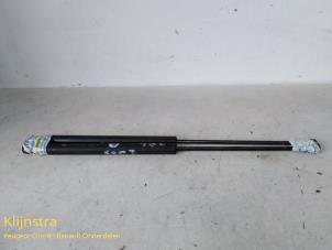 Used Set of tailgate gas struts Peugeot 206 (2A/C/H/J/S) 1.6 16V Price on request offered by Fa. Klijnstra & Zn. VOF