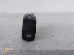 Used Electric window switch Renault Megane Price on request offered by Fa. Klijnstra & Zn. VOF